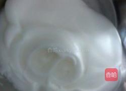 DIY戚风蛋糕的做法图解1