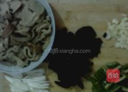 面筋炒木耳的做法图解2