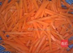 胡萝卜丝爆炒肉片荷兰豆的做法图解2