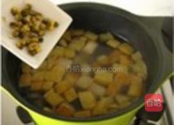 菊花枸杞水果茶的做法图解5