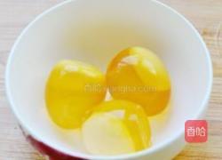 黄瓜拌变蛋的做法图解2