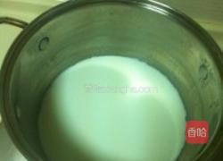 奶香玫瑰红茶的做法图解1