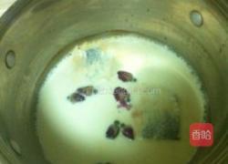 奶香玫瑰红茶的做法图解3