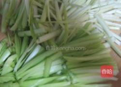 黑胡椒韭黄炒牛肉的做法图解1