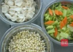 百合炒芡实的做法图解1