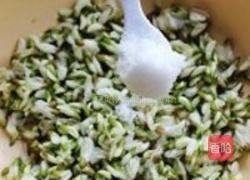 槐花饭的做法图解3