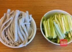 虾仁炒鱼面的做法图解1