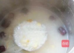 板栗红枣粥的做法图解3