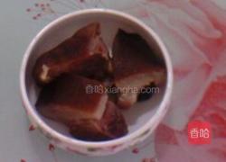 红薯粉炒腊肉的做法图解3