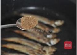 五分钟搞定香煎椒盐多春鱼的做法图解5