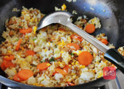 孜然黄豆芽牛肉杂粮蛋炒饭的做法图解3