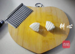 蛤油莲子梨子糖水的做法图解2
