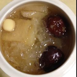冰糖红枣雪梨莲子银耳汤的做法[图]