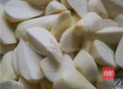 橄榄鸭焖芋头的做法图解2