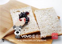 瓜子蔓越莓卡通三文治的做法图解1