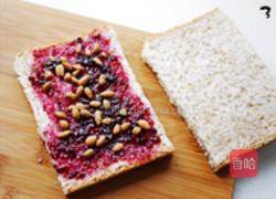 瓜子蔓越莓卡通三文治的做法图解2