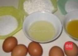 双层手绘婚礼蛋糕的做法图解1