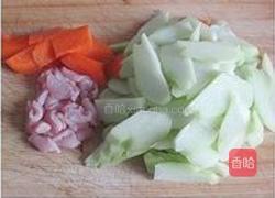 佛手瓜炒胡萝卜的做法图解1