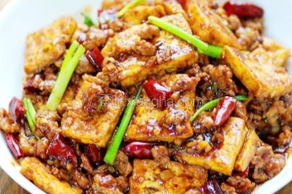 香辣酱汁肉末烩豆腐