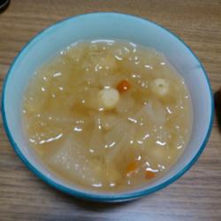 银耳莲子雪梨羹的做法[图]