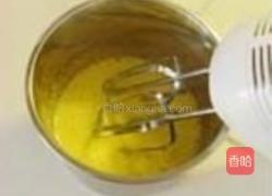 淋酱巧克力树莓蛋糕卷的做法图解1