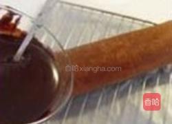 淋酱巧克力树莓蛋糕卷的做法图解14