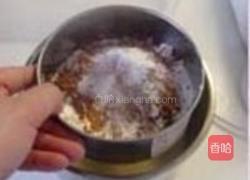 淋酱巧克力树莓蛋糕卷的做法图解4