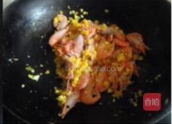 咸蛋黄焗北极虾的做法图解6