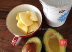 香甜牛油果奶昔的做法图解1