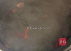 桂圆莲子红枣炖银耳的做法图解3