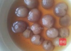 桂圆蜜豆炖蛋的做法图解1