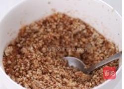 红糖果仁餐包的做法图解1