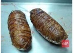 小羊腿肉瓤鸭肝配迷迭香汁的做法图解1