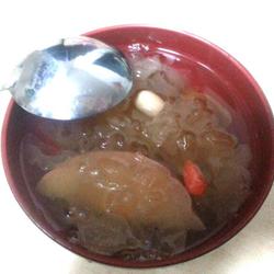 银耳雪梨枸杞莲子羹的做法[图]