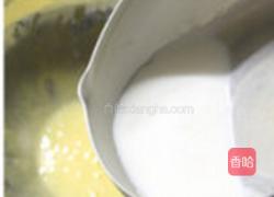树莓黑布林慕斯的做法图解2
