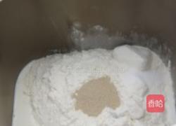 牛奶吐司的做法图解1