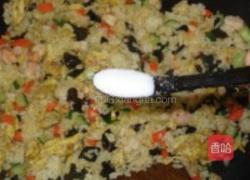 五彩虾仁炒饭的做法图解11