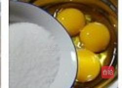 巧克力水果蛋糕卷的做法图解2