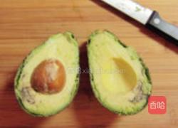 牛油果蛋盅的做法图解2