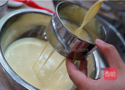 桃胶雪莲子牛奶炖蛋的做法图解4