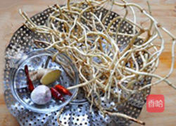 珍选捞汁折耳丝的做法图解1