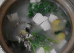 芫茜鱼头豆腐汤