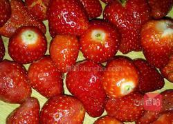 草莓果酱的做法图解1