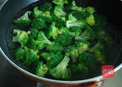 麻酱西兰花的做法图解2