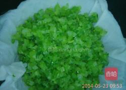 芹菜猪肉水饺的做法图解2