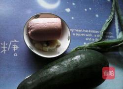 葫芦爪炒火腿肠的做法图解1