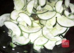 葫芦爪炒火腿肠的做法图解4