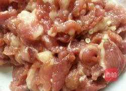 羊角豆炒瘦肉的做法图解1