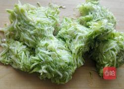 西葫芦猪肉包的做法图解3