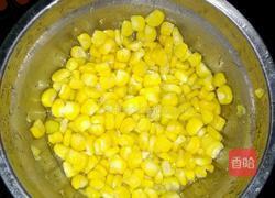 甜玉米烙的做法图解1